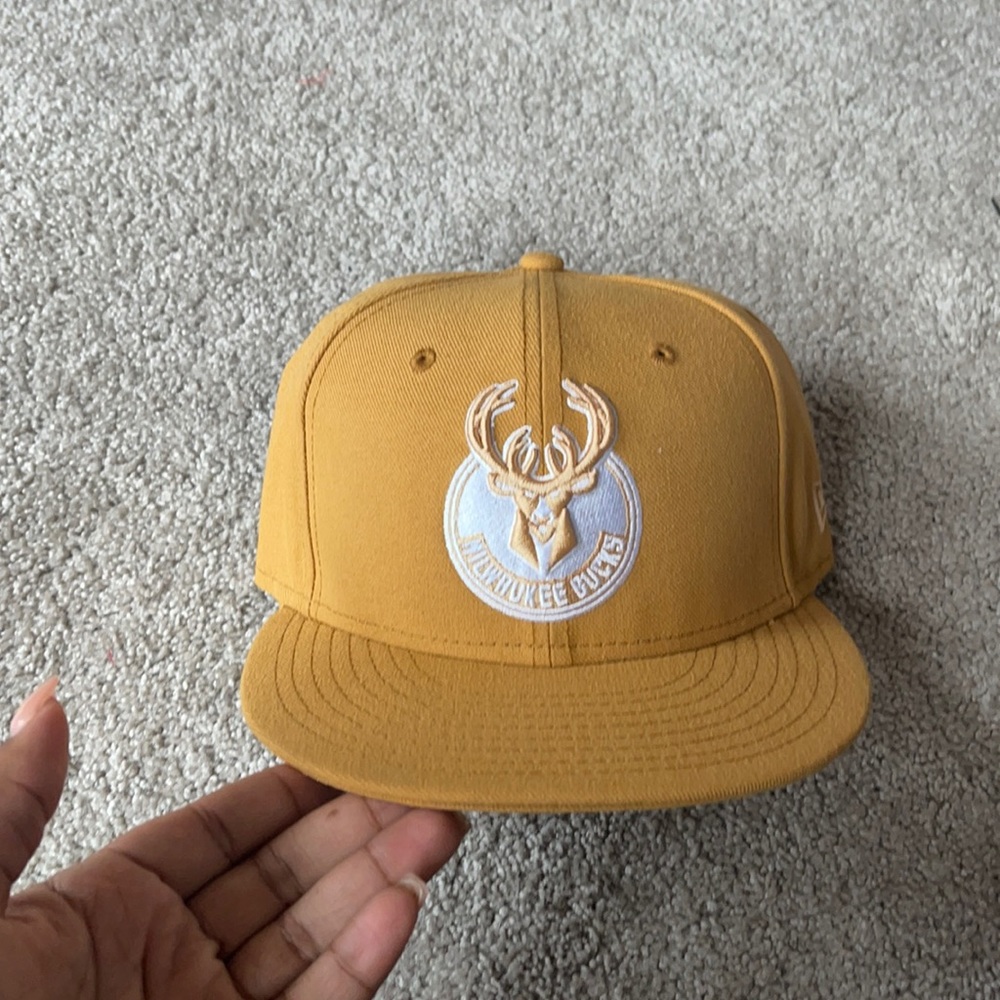 Tan Milwaukee Bucks New Era Fitted Hat size 7 1/8
